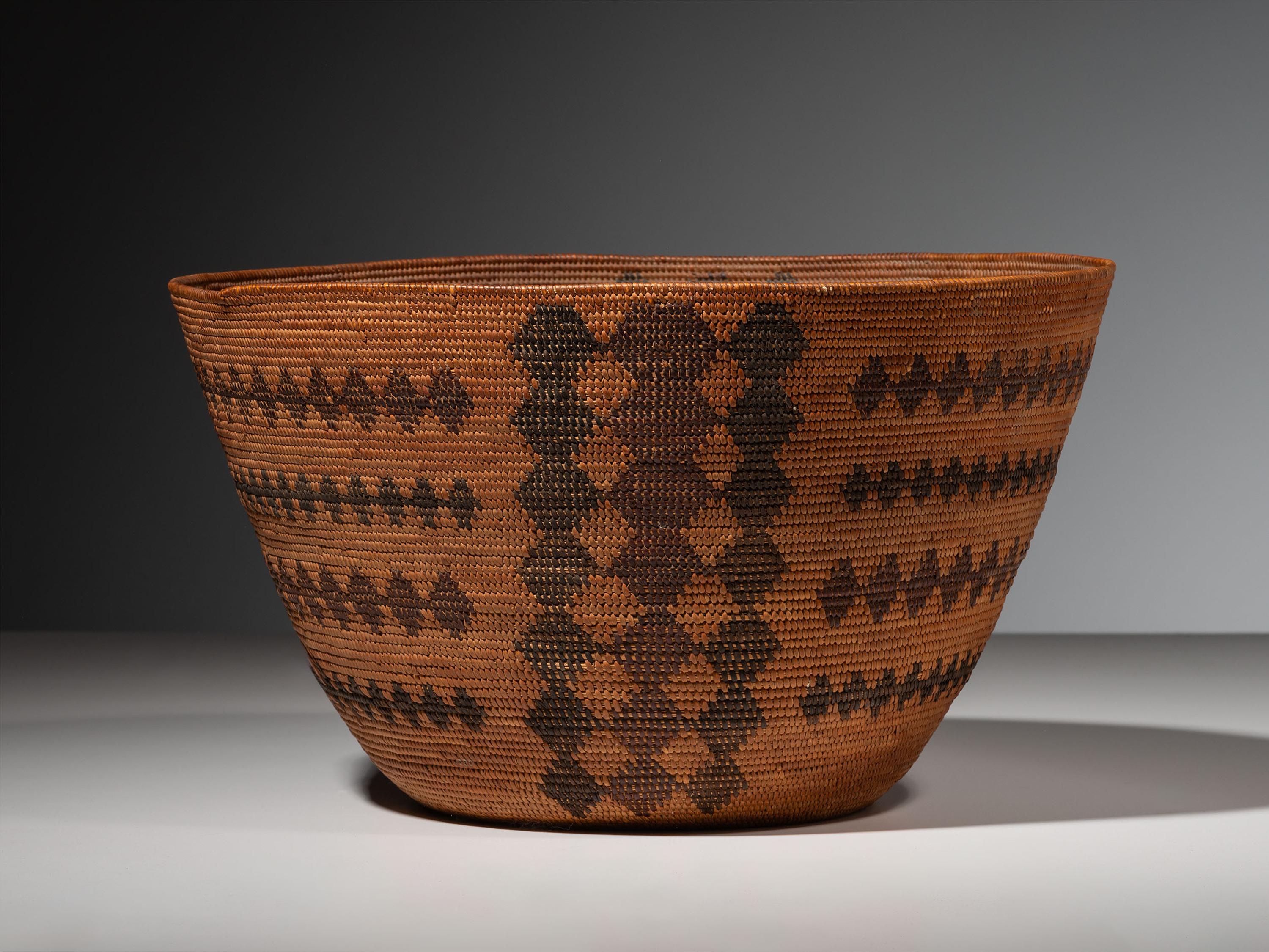 Mono Polychrome Basket