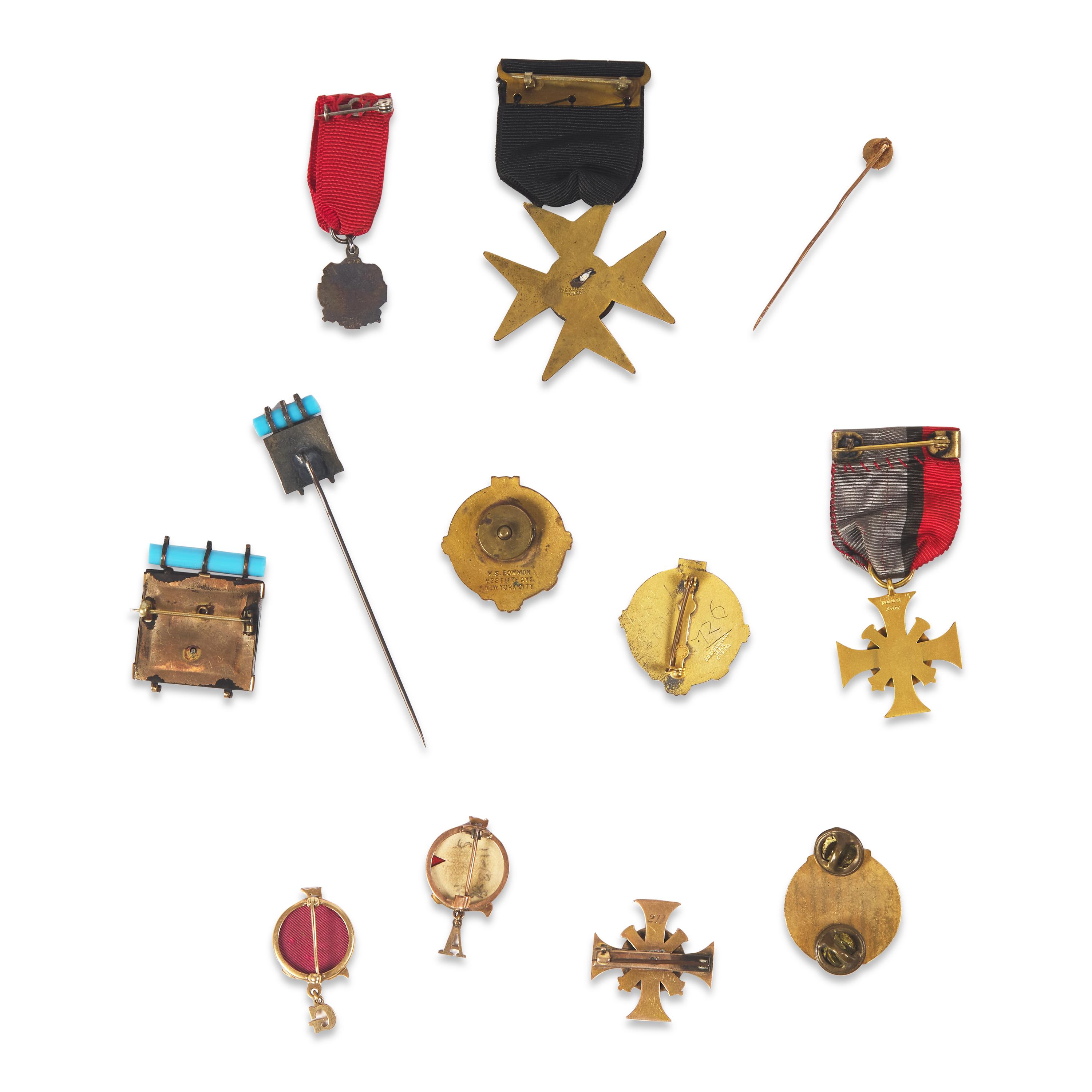 [Militaria] Group of 13 pinbacks and medals for service with the 7th N.Y. National Guard, including 10K gold charm