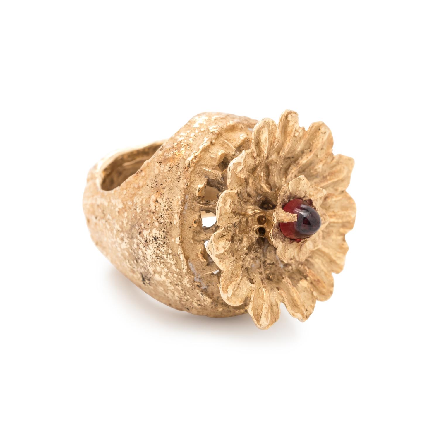 YELLOW GOLD AND GARNET RING