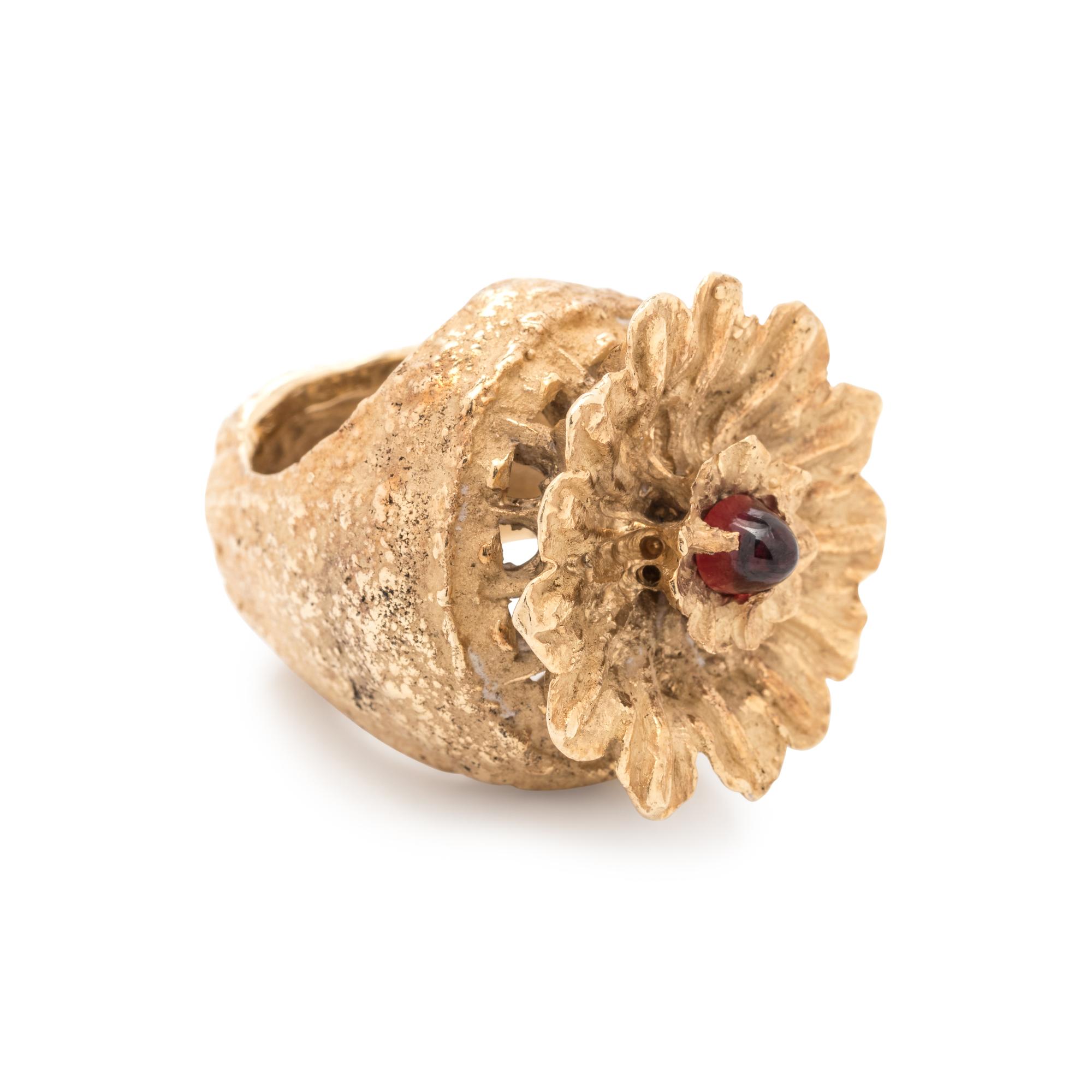 YELLOW GOLD AND GARNET RING