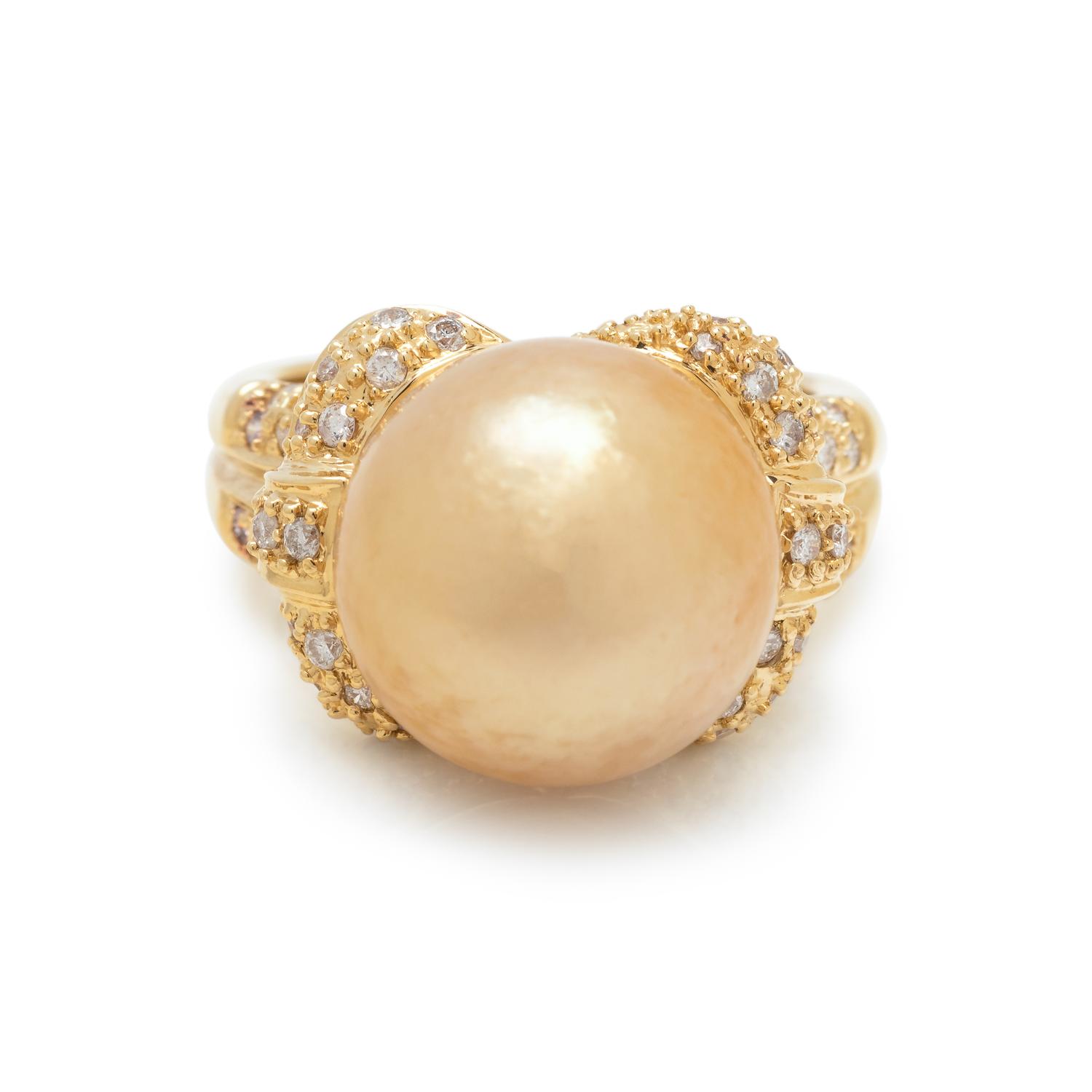 CULTURED GOLDEN SOUTH SEA PEARL AND DIAMOND RING
