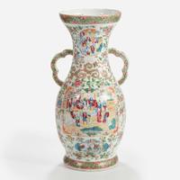 A large Chinese export famille rose-decorated porcelain vase Qing dynasty, 19th century