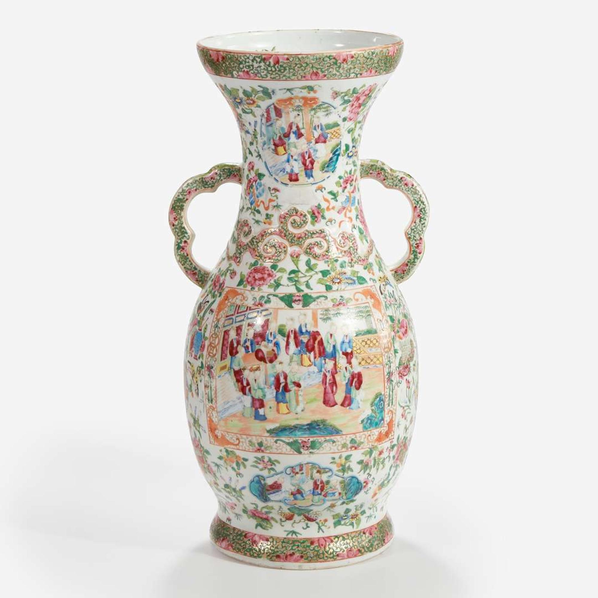 A large Chinese export famille rose-decorated porcelain vase Qing dynasty, 19th century