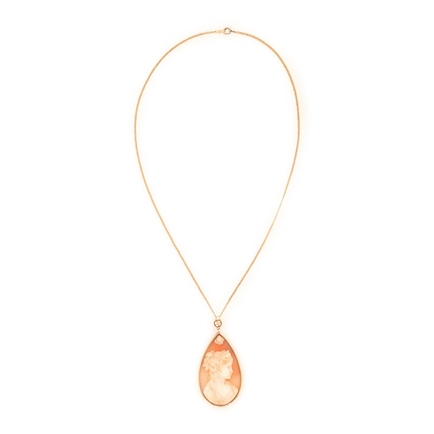 Cameo and Yellow Gold Pendant Necklace