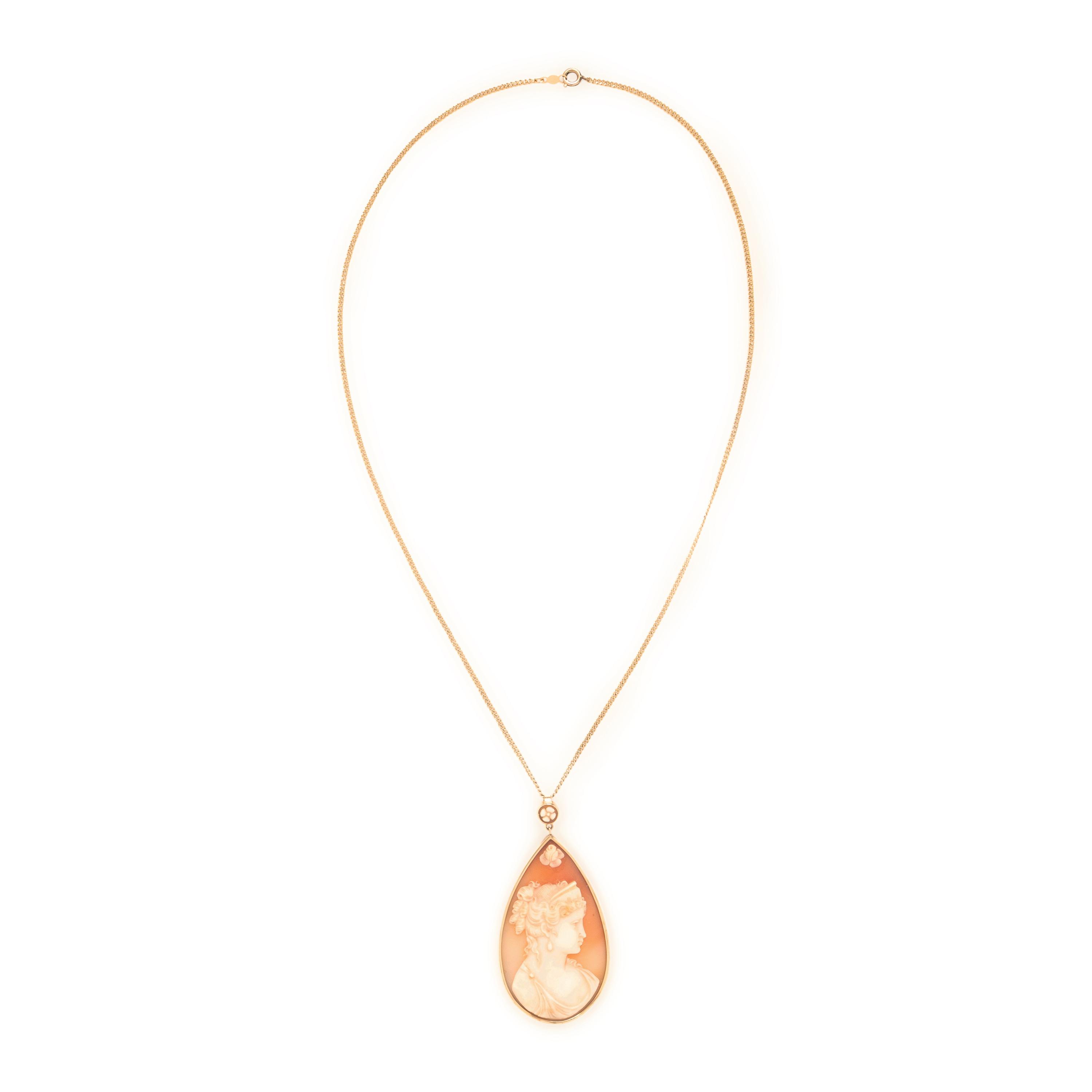Cameo and Yellow Gold Pendant Necklace