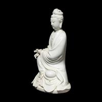 A Chinese Blanc-de-Chine Porcelain Figure of Guanyin, Late Qing/Republic Period 晚清/民國 德化白瓷書卷觀音
