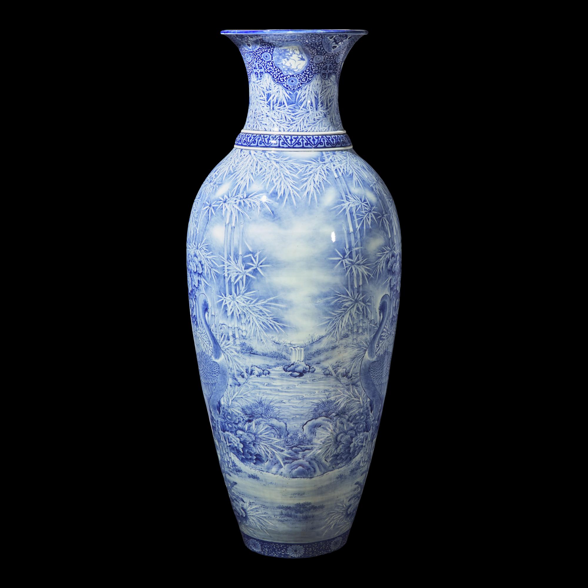 A Massive Japanese Blue and White Porcelain Vase, Meiji Period 日本明治時代 青花雪景竹林圖大瓶