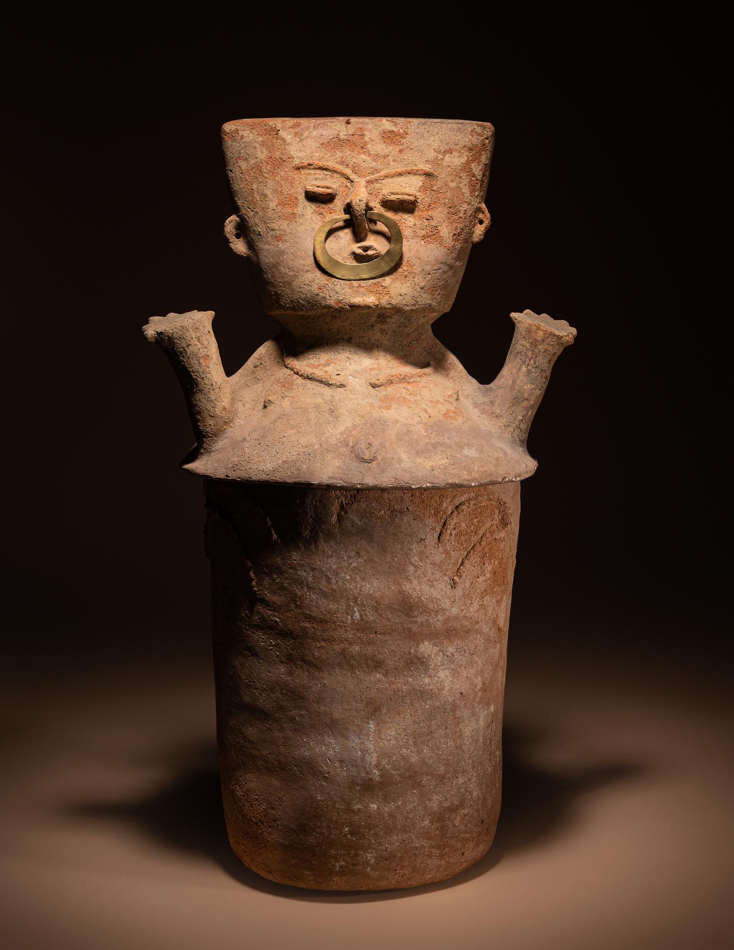A Tamalameque Two-Piece Urn