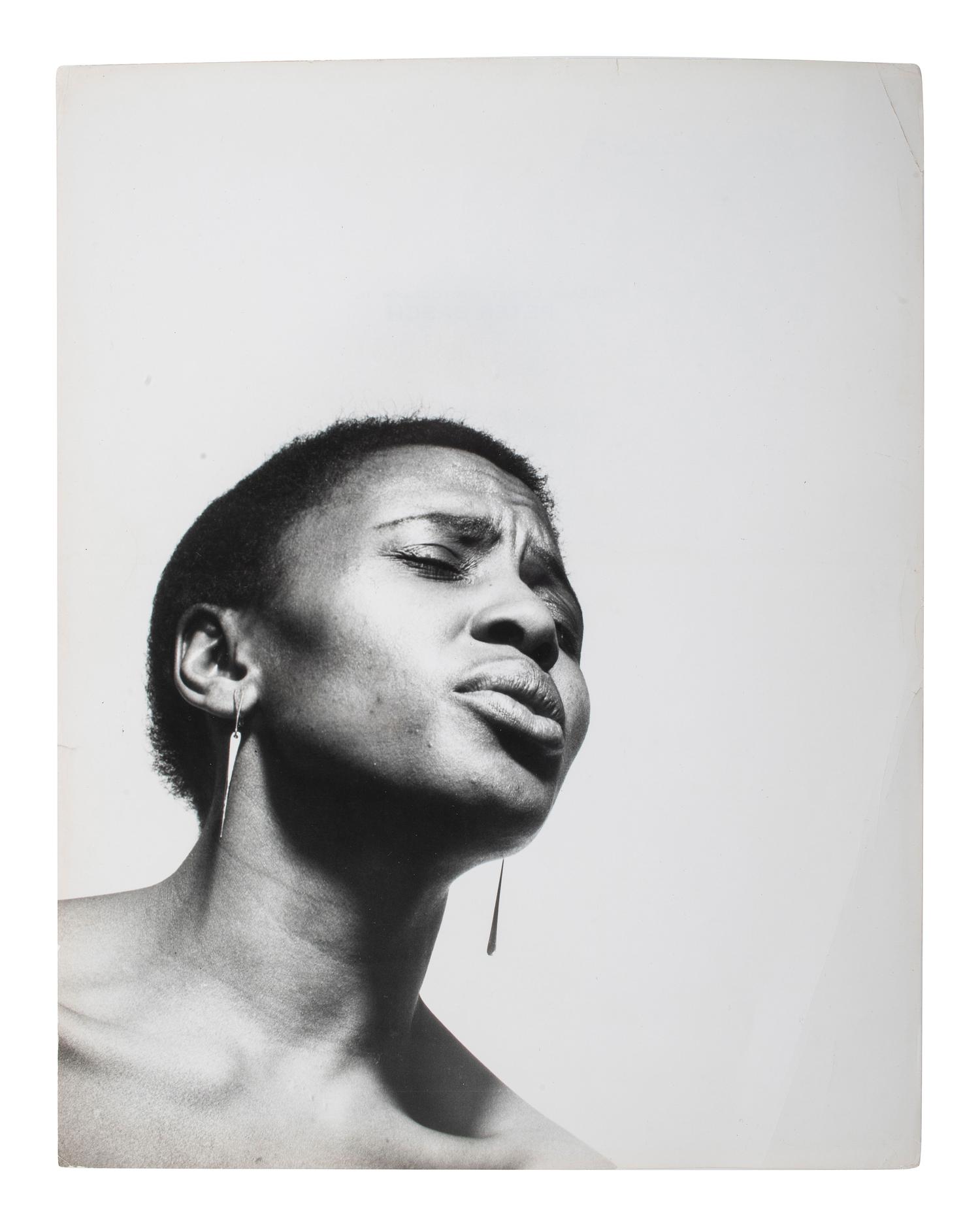 [PHOTOGRAPHY]. BASCH, Peter (1921-2004), photographer. Makeba . New York, ca 1970.
