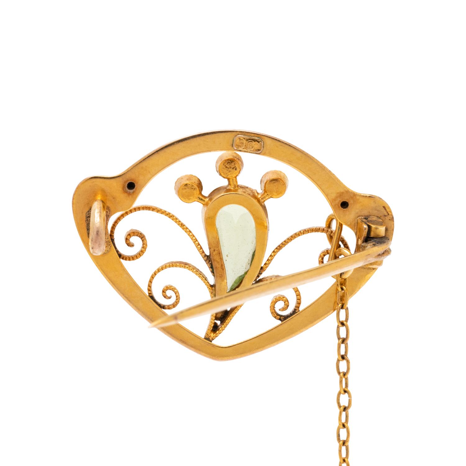 ART NOUVEAU, YELLOW GOLD, PERIDOT AND SEED PEARL BROOCH