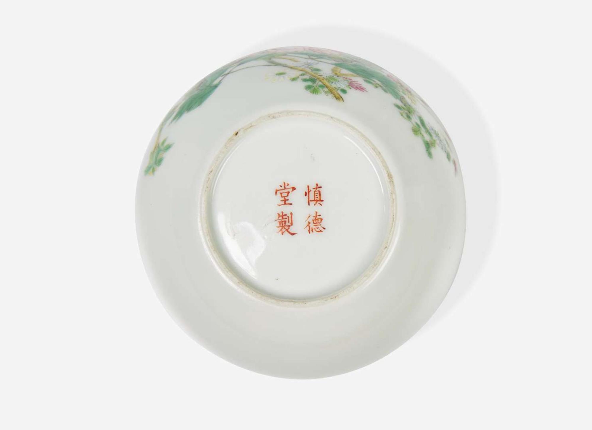 A Chinese famille rose spherical cabinet vase, apocryphal Shende Tang mark, probably Republic period 粉彩蘋果尊 慎德堂款 或民國