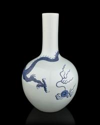 A Large Chinese Blue and White Porcelain 'Dragon' Bottle Vase