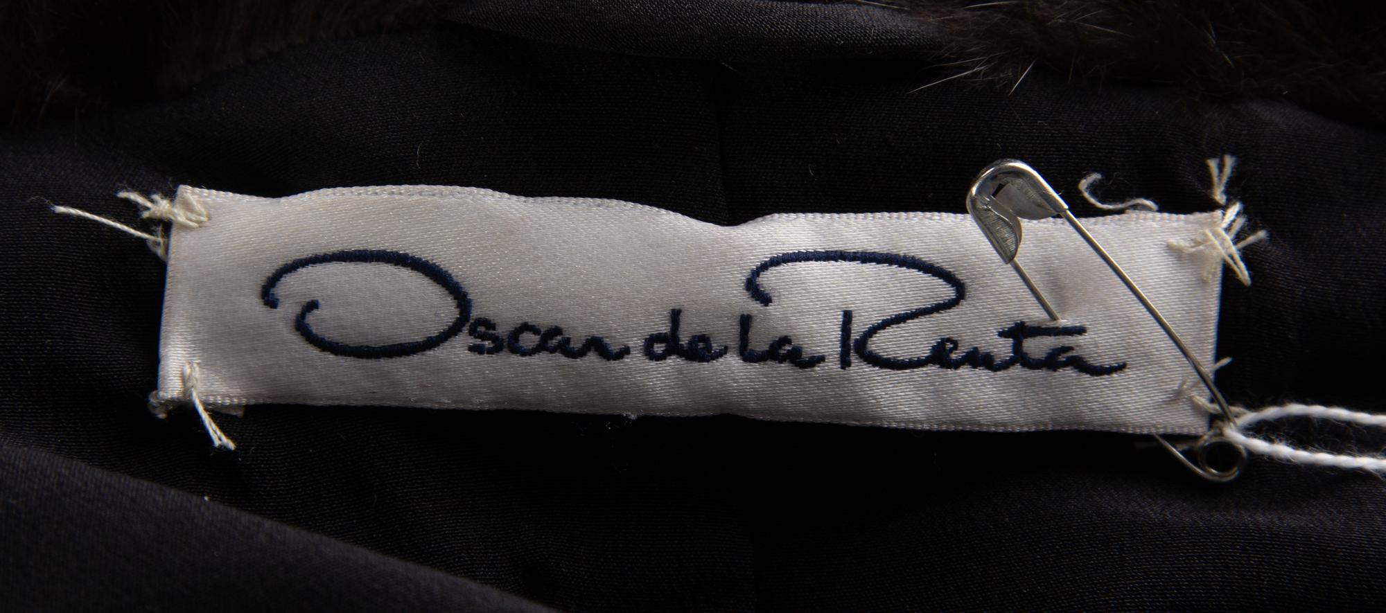An Oscar de la Renta Brown Mink Coat, Size 4.