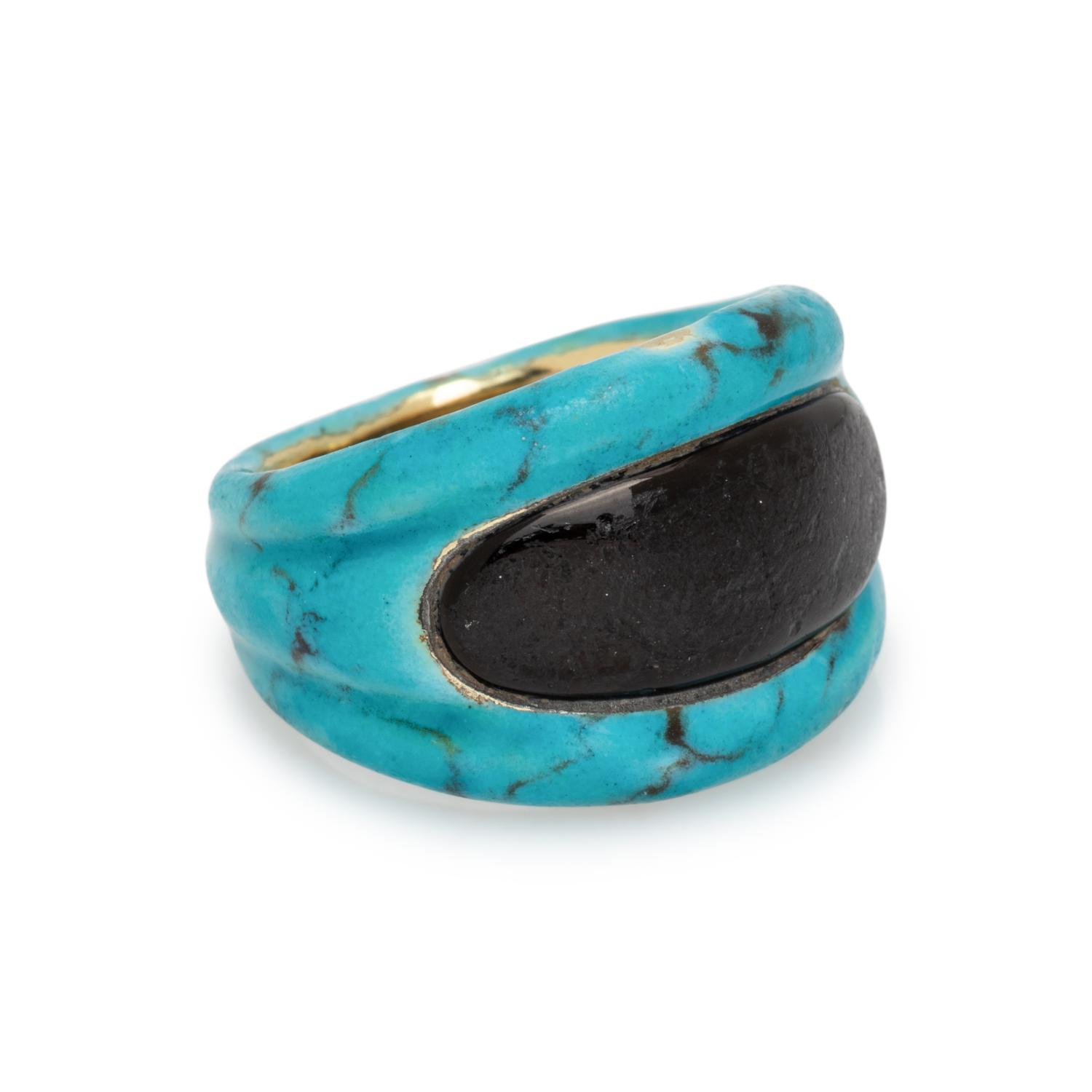 YELLOW GOLD AND ENAMEL RING