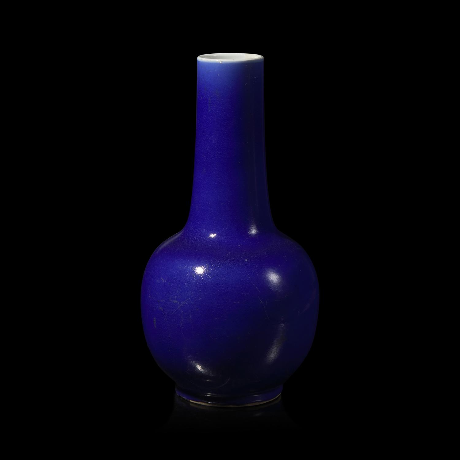 A Large Chinese Blue Glazed Porcelain Bottle Vase, Late 19th Century 清晚期 寶石藍釉直頸瓶