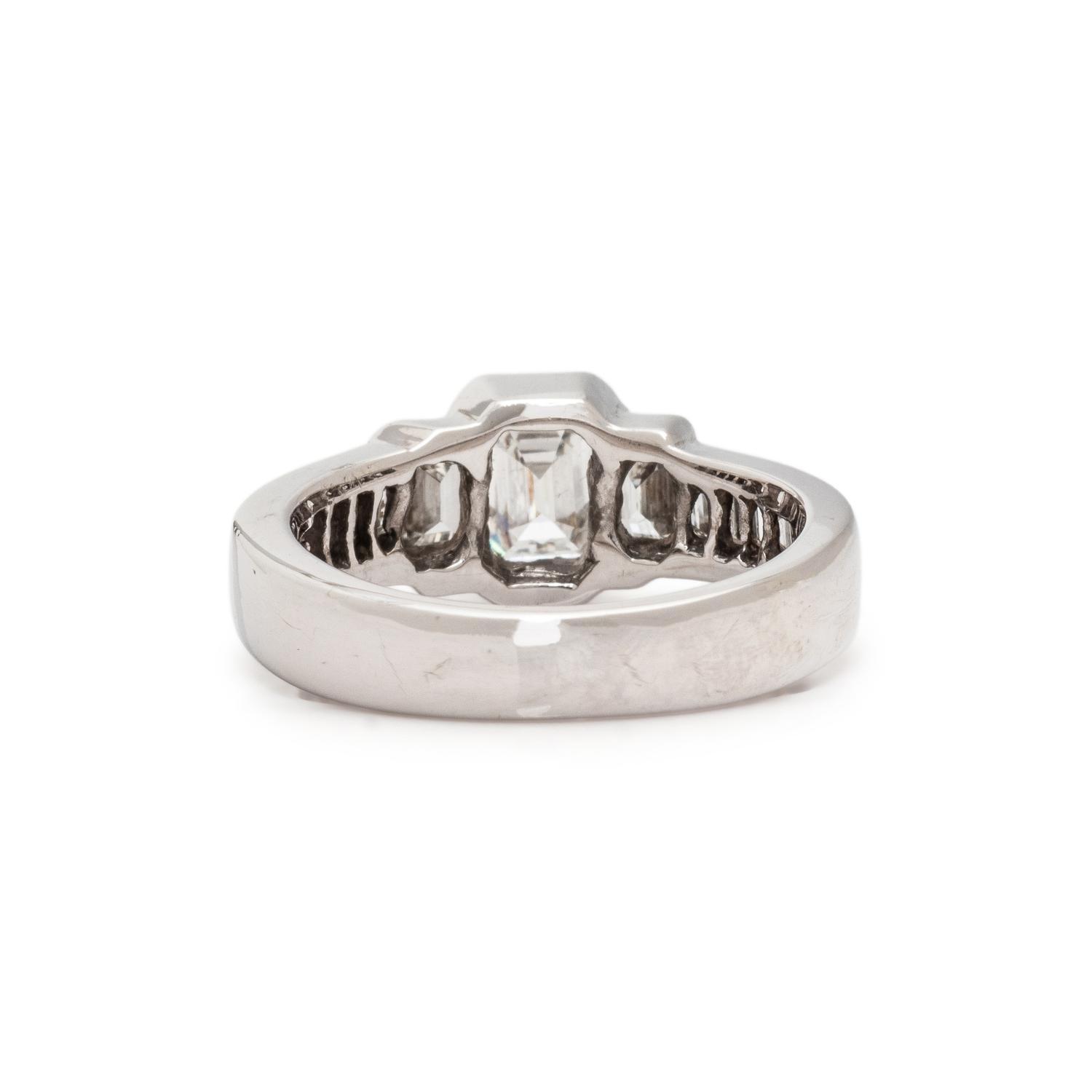 WHITE GOLD AND DIAMOND RING