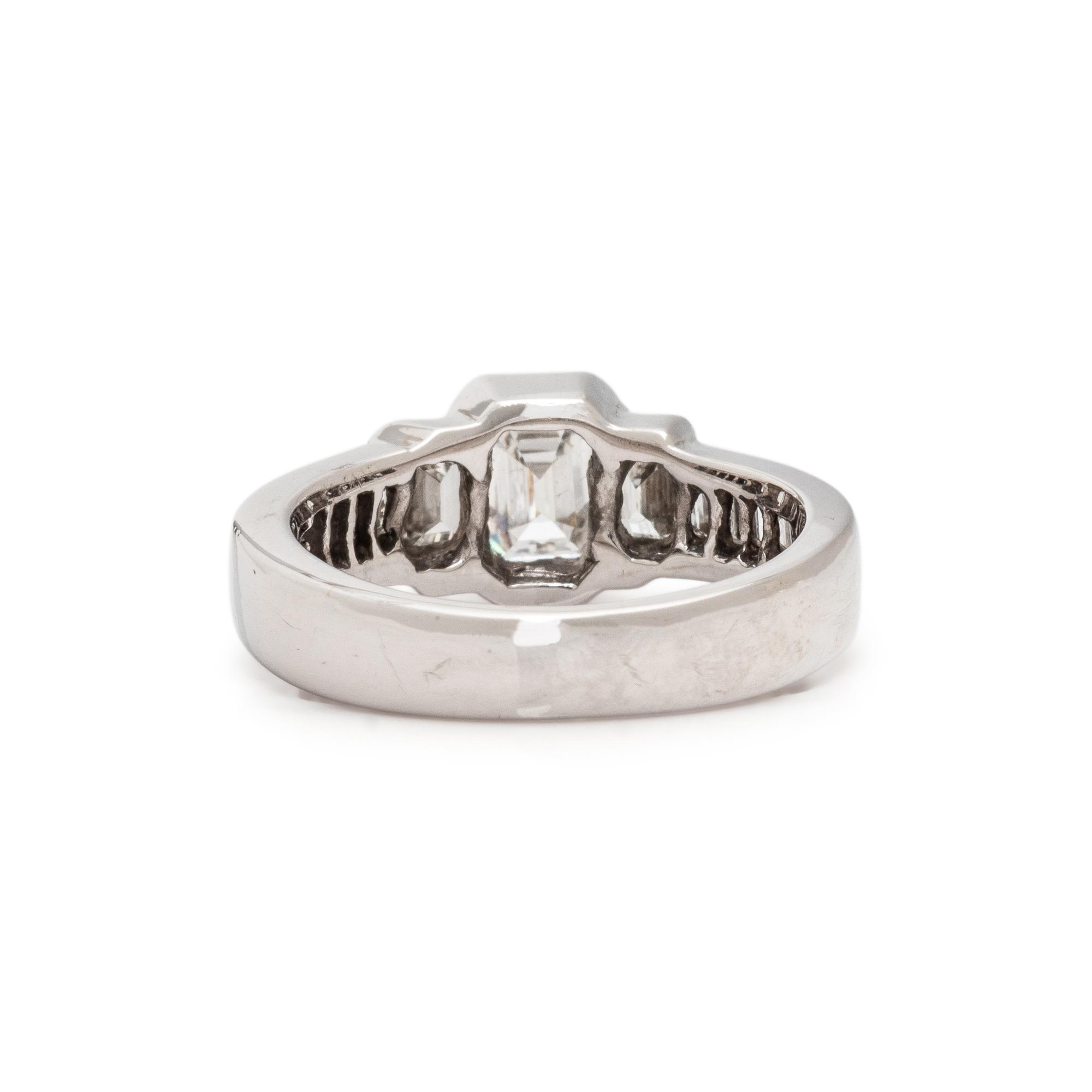 WHITE GOLD AND DIAMOND RING