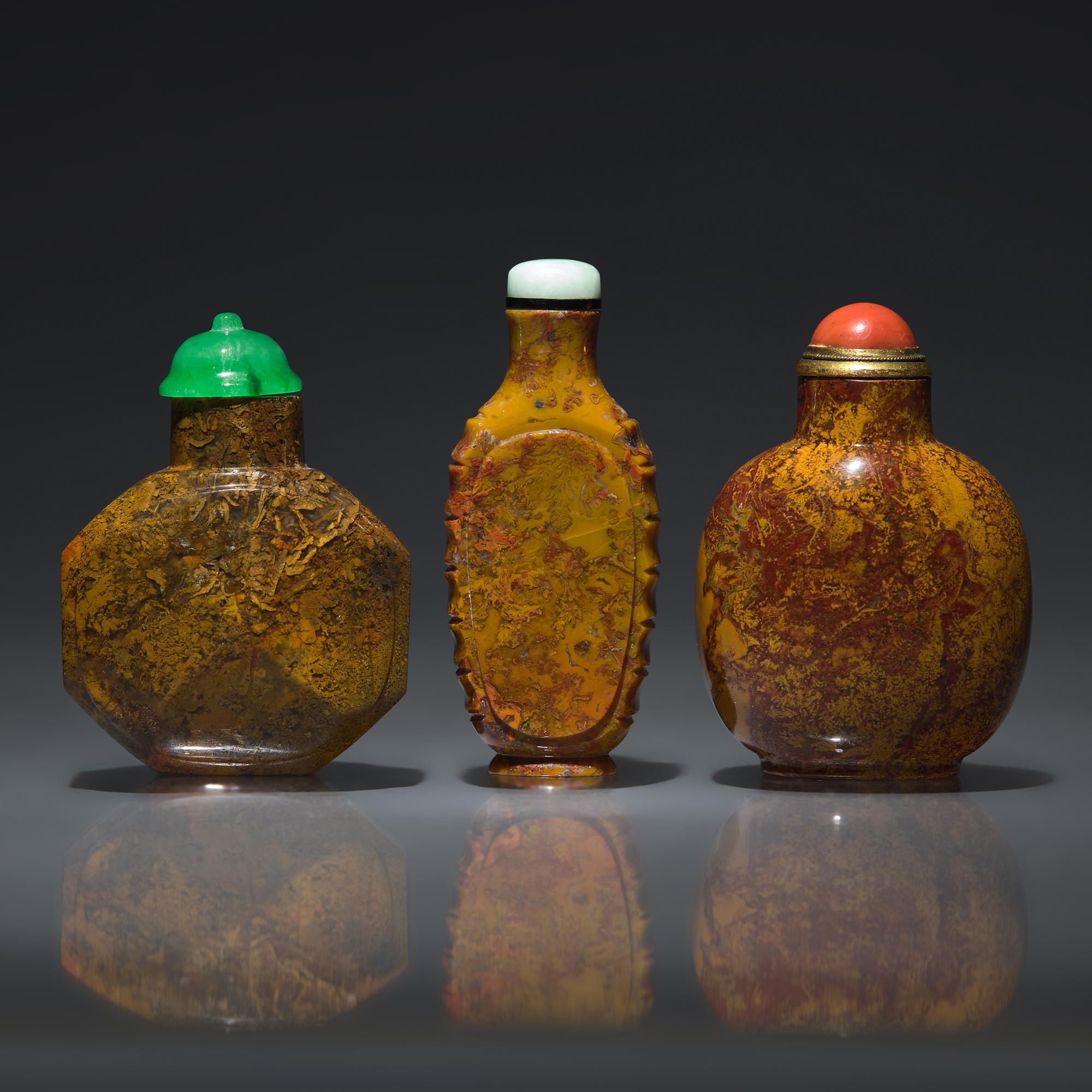 Three Chinese Jasper Snuff Bottles, 18th-19th Century — 清中期 羊肝瑪瑙鼻煙壺三支