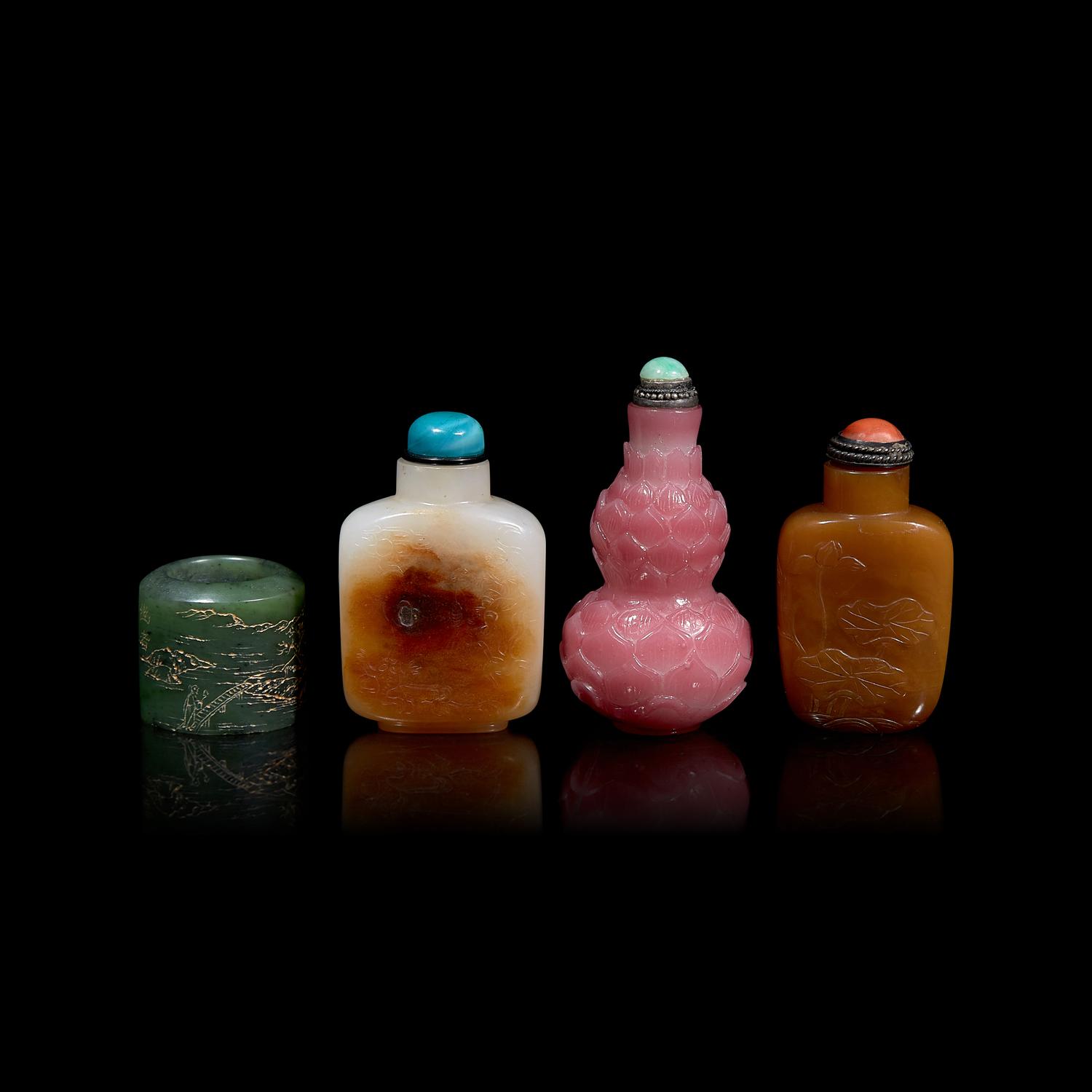Three Chinese Snuff Bottles and a Spinach Jade Thumb Ring 瑪瑙和料器鼻煙壺三支及碧玉扳指一件