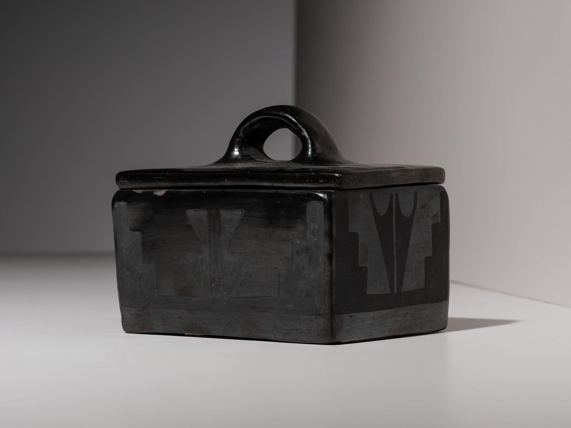 Lidded Pottery Box 1920-1925