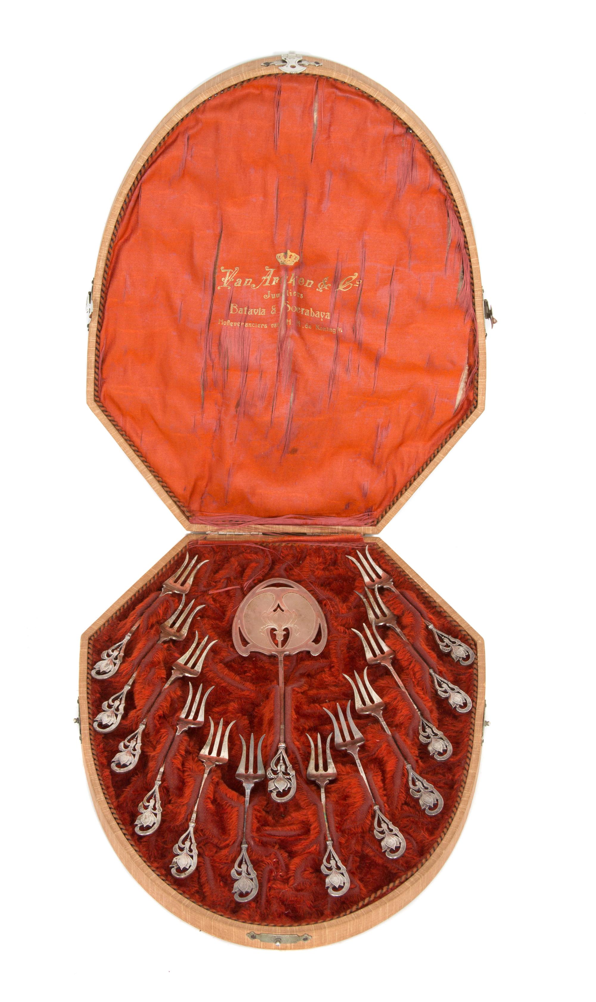 A Dutch Silver Petit Four Service, EARLY 20TH CENTURY, comprising a server and twelve forks in a fitted case marked Van Arcken & Co., B