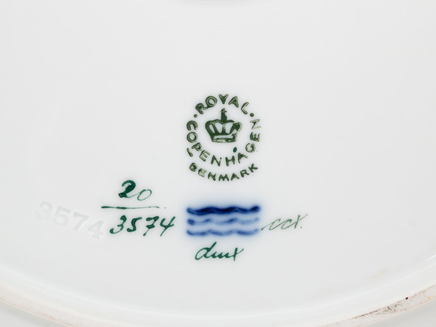 A Set of Fourteen Royal Copenhagen Flora Danica Dinner Plates