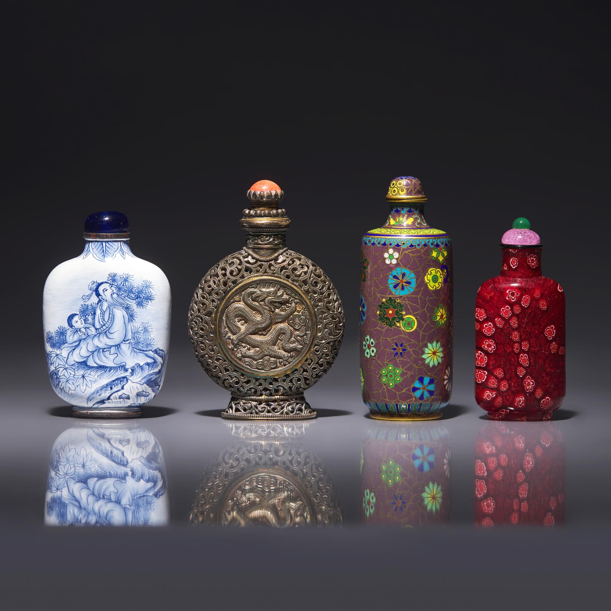 Four Assorted Snuff Bottles 鼻烟壺四支