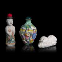 Three Chinese Molded 'Figural' Bottles, Late Qing Dynasty 晚清 瓷質鼻煙壺一組三件
