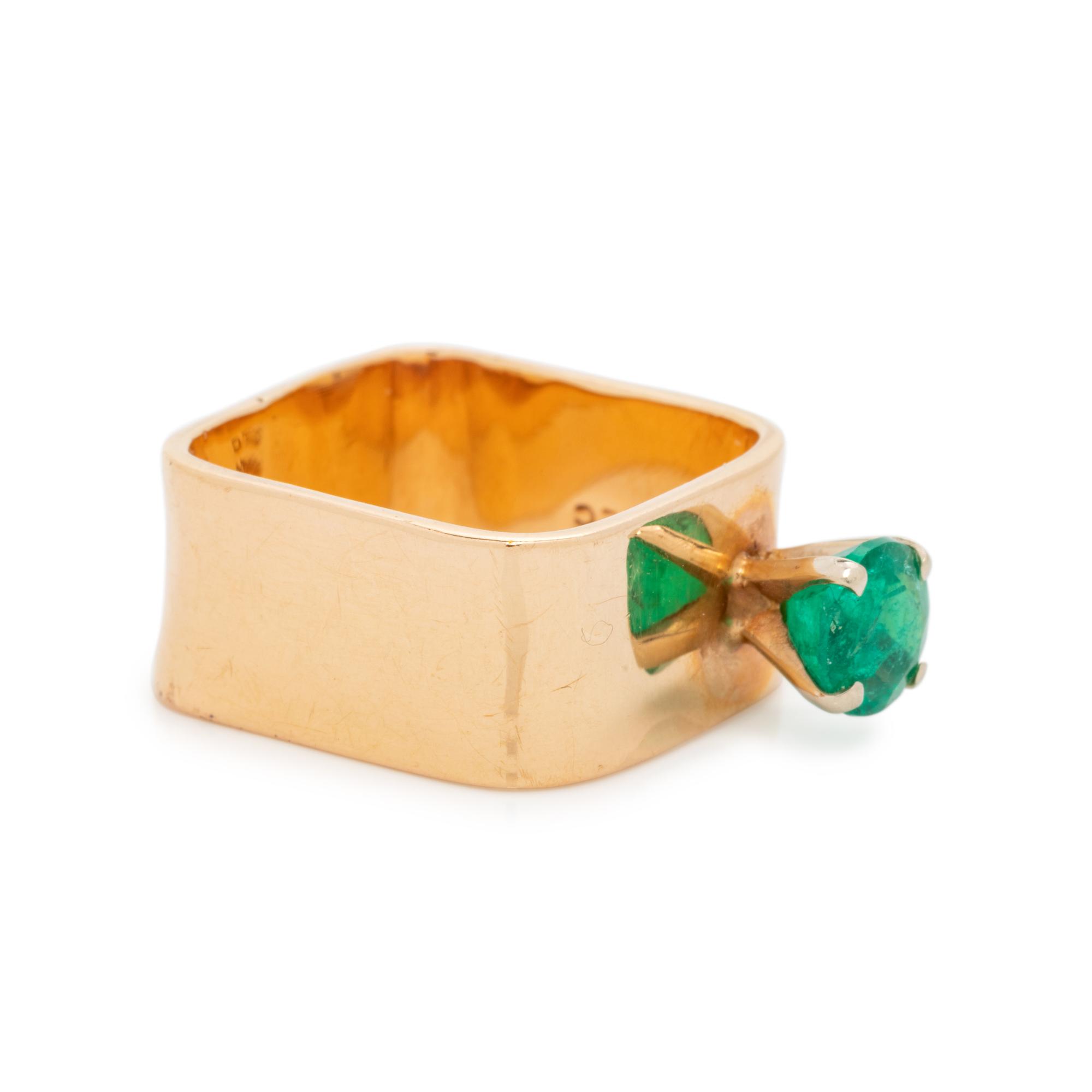 YELLOW GOLD AND EMERALD RING
