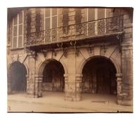 A group of four photographs ( Hôtel de Mainville, place des Vosges 12 , 1911-1912; Hôtel de Canhillac, place des Vosges 14 , 1911-1912; Hôtel de Nevers, 18 rue Seguier , 1908; Hôtel Beauffremont, rue de Grenelle 87 , 1901)