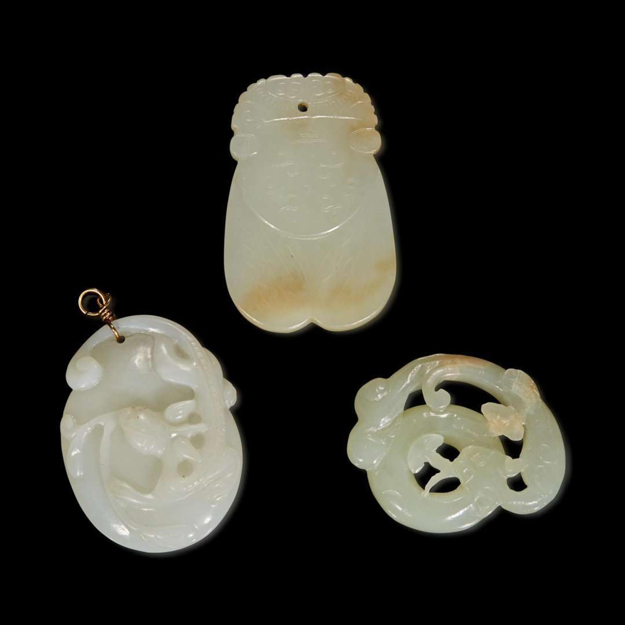 A group of seven Chinese jade items 玉飾七件
