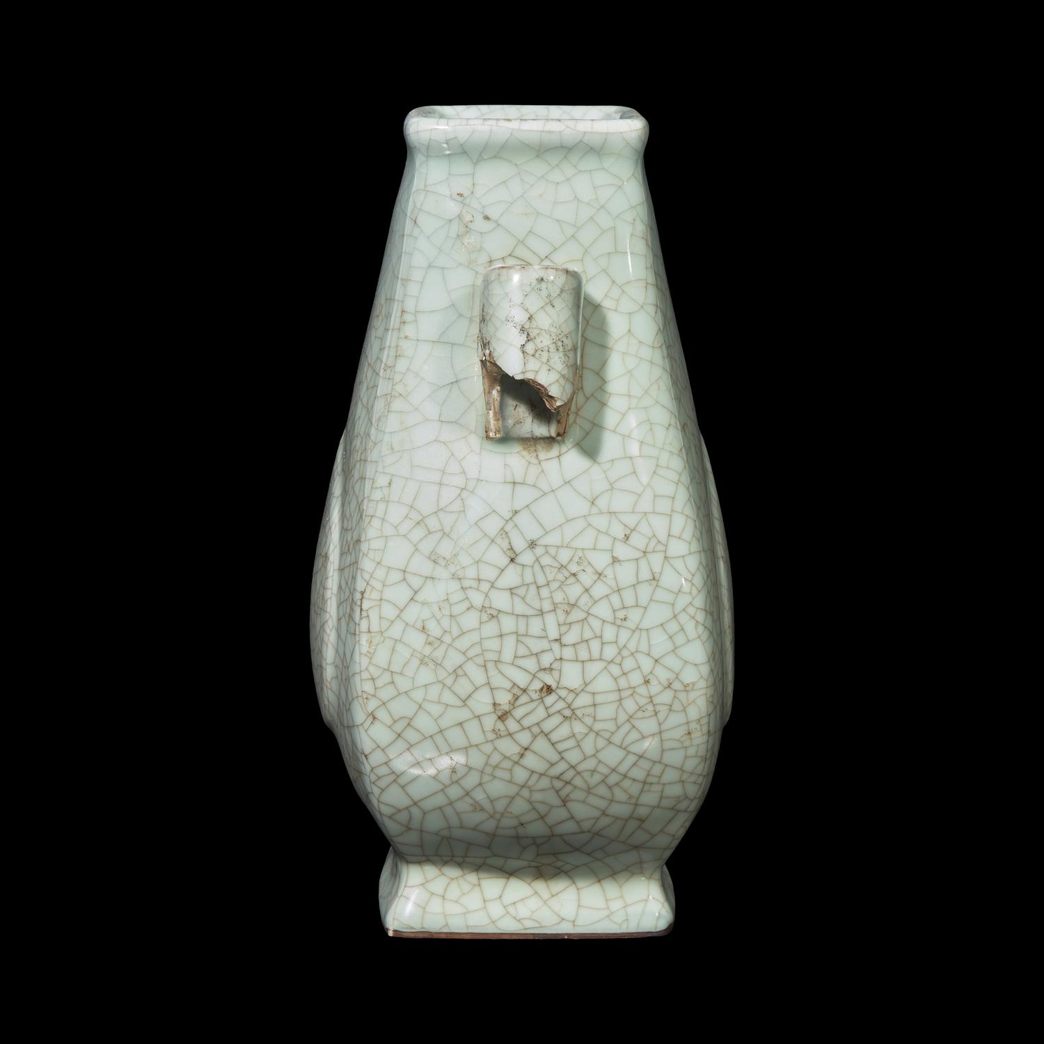 A Chinese Guan Style Crackle Glazed Arrow Vase, Fanghu 仿官窯貫耳杏圓壺