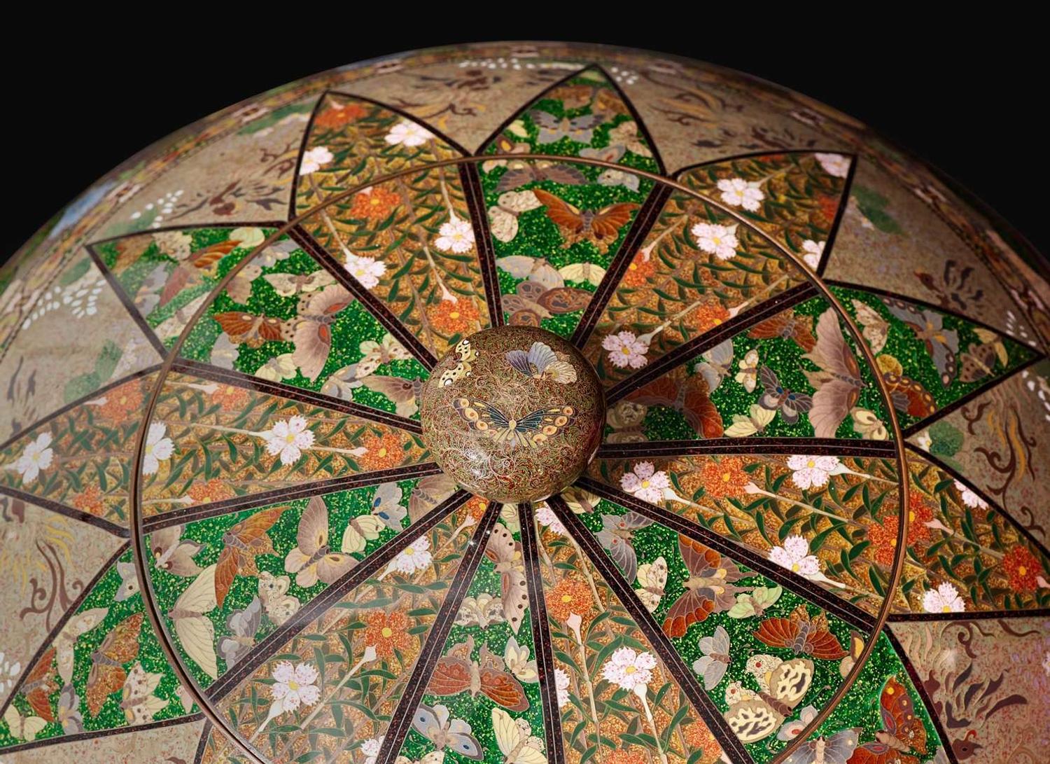 A Japanese cloisonne large spherical vessel and cover, Meiji period 日本琺瑯圓蓋罐 明治
