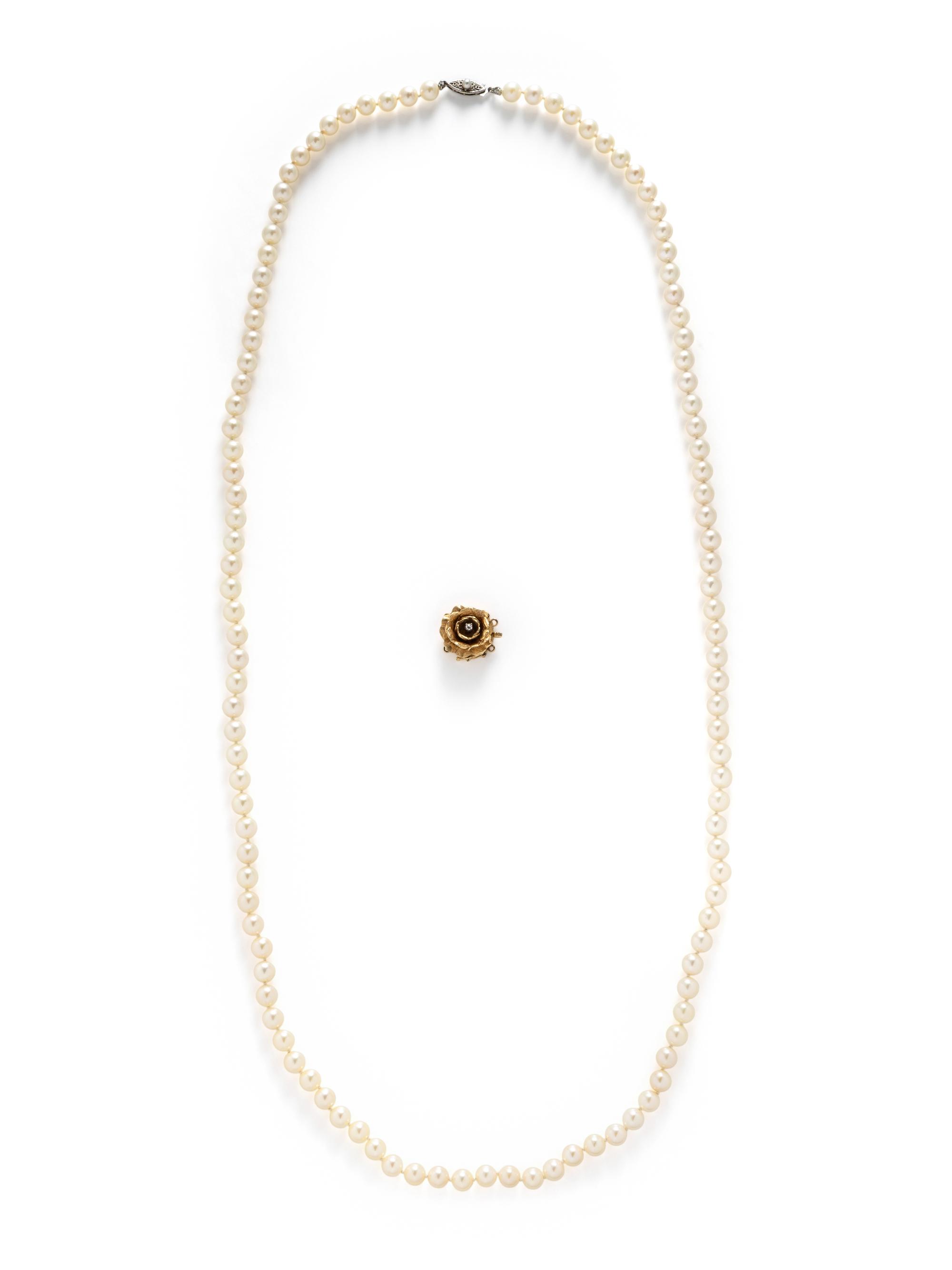 CULTURED PEARL NECKLACE AND YELLOW GOLD AND DIAMOND CLASP