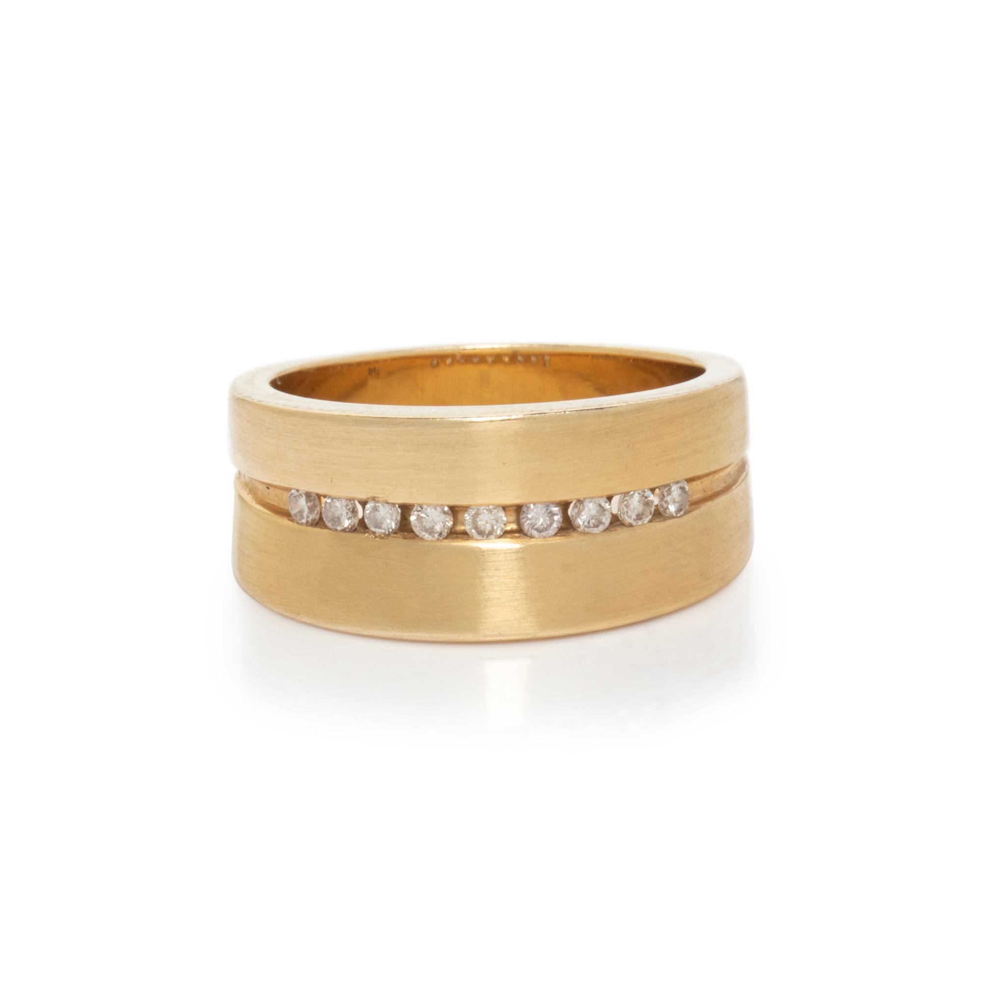 YELLOW GOLD AND DIAMOND RING