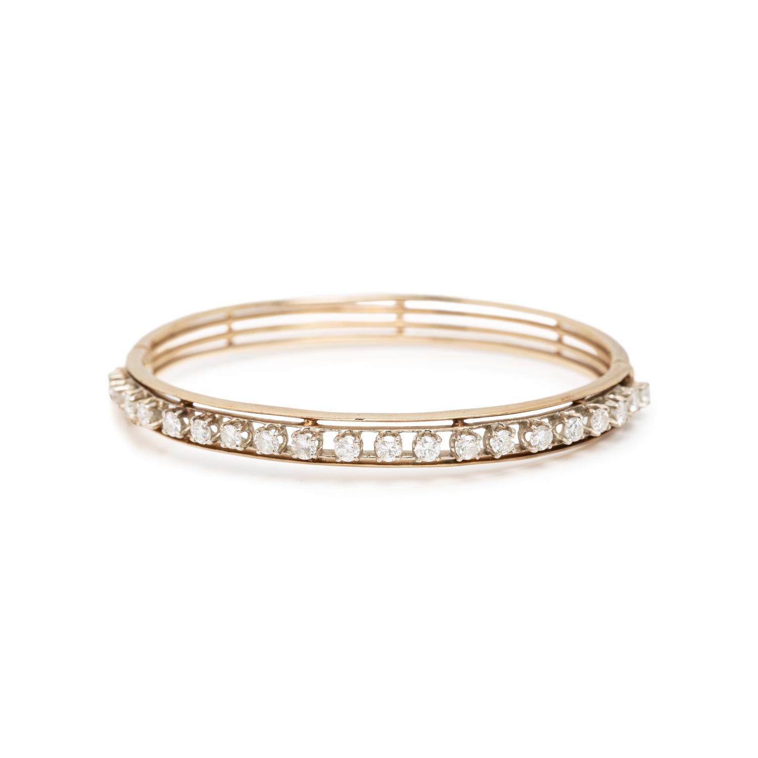 DIAMOND AND YELLOW GOLD BANGLE BRACELET