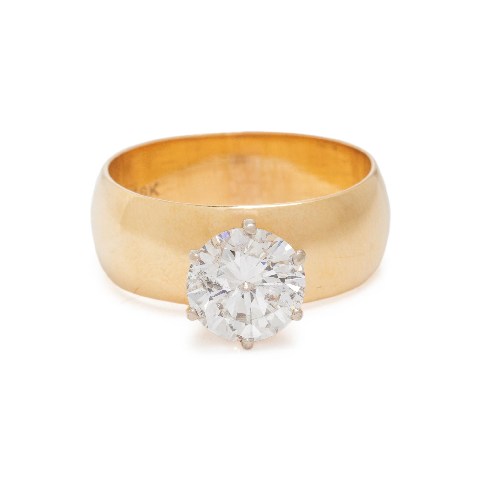 YELLOW GOLD AND DIAMOND RING