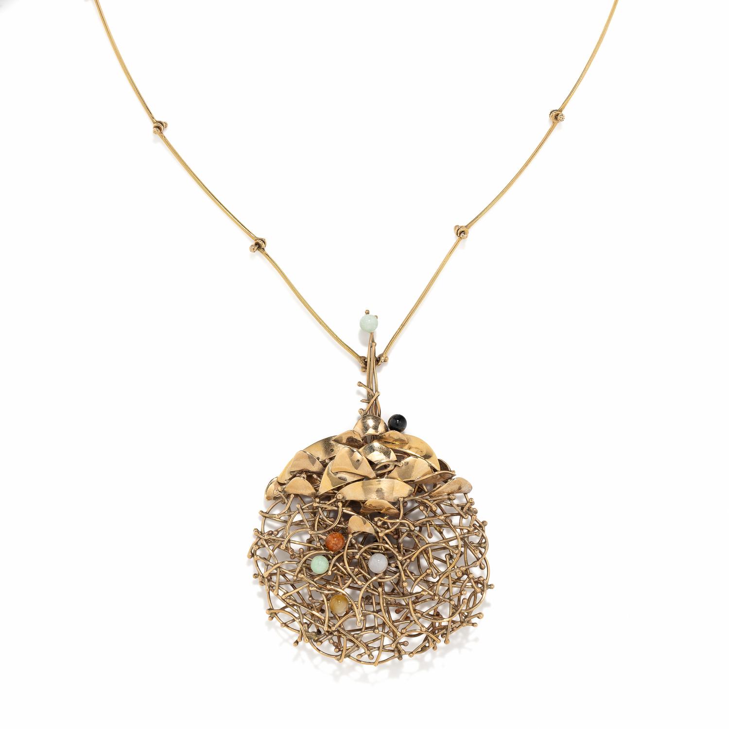 EARL PARDON, YELLOW GOLD AND HARDSTONE PENDANT NECKLACE