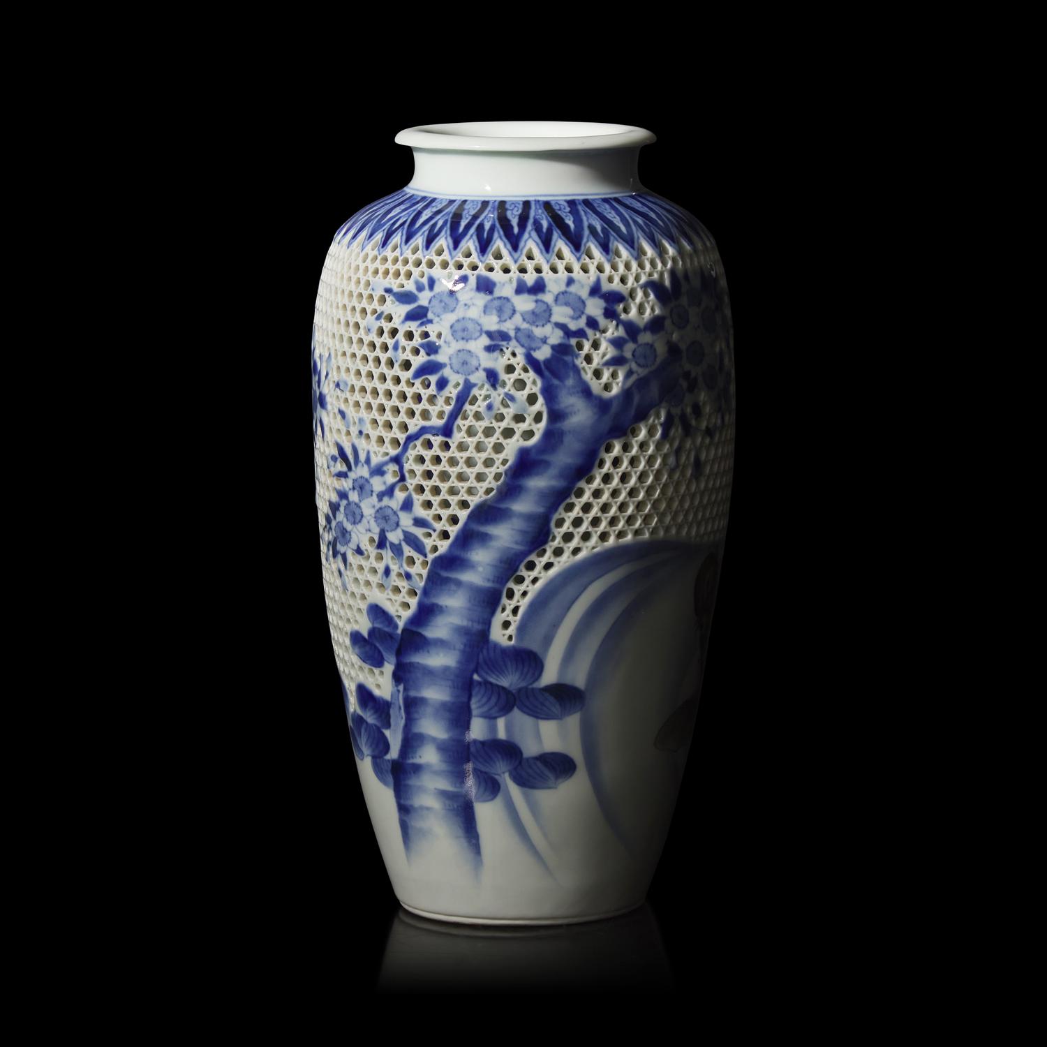 A Japanese Hirado Blue and White Porcelain Reticulated Double-Walled 'Koi and Flowers' Vase, Meiji/Taisho Period 日本明治/大正時期 平戶燒青花鯉魚圖賞瓶