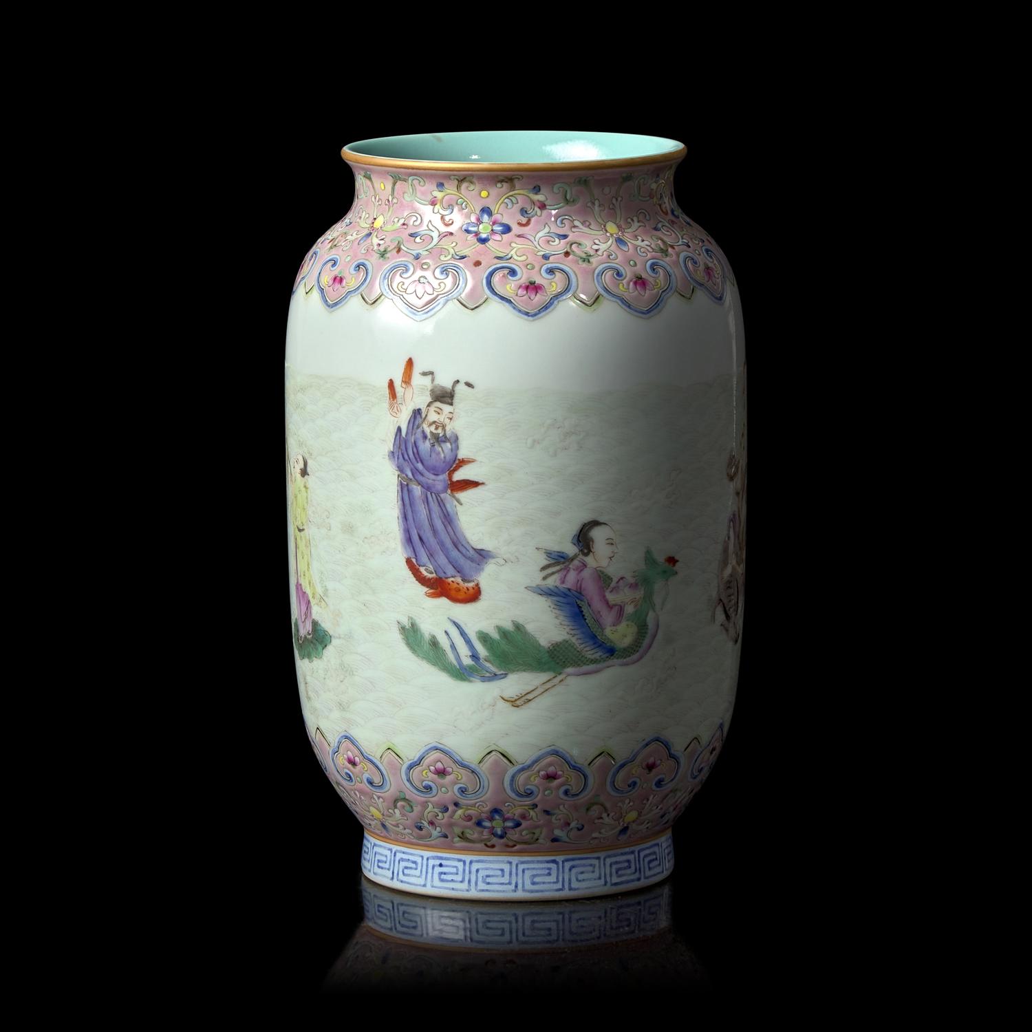 A Chinese Famille Rose 'Eight Immortals' Vase, 20th Century 近代 粉彩八仙過海燈籠瓶