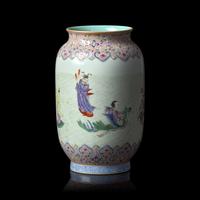 A Chinese Famille Rose 'Eight Immortals' Vase, 20th Century 近代 粉彩八仙過海燈籠瓶