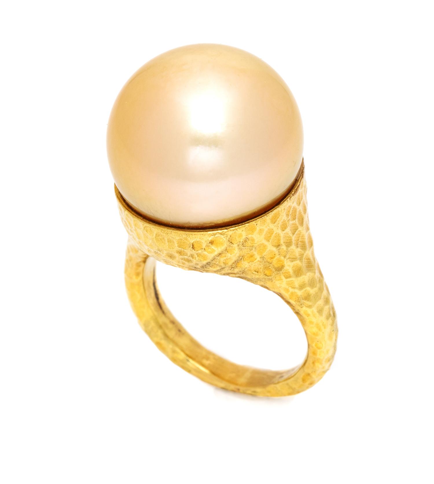 An 18 Karat Yellow Gold and Cultured Pearl Ring,