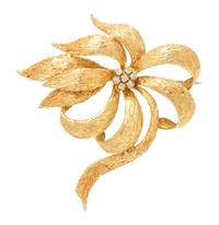 An 18 Karat Yellow Gold and Diamond Brooch, 10.20 dwts.