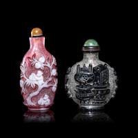 Two Chinese Glass Overlay Snuff Bottles 套料鼻烟壺兩支