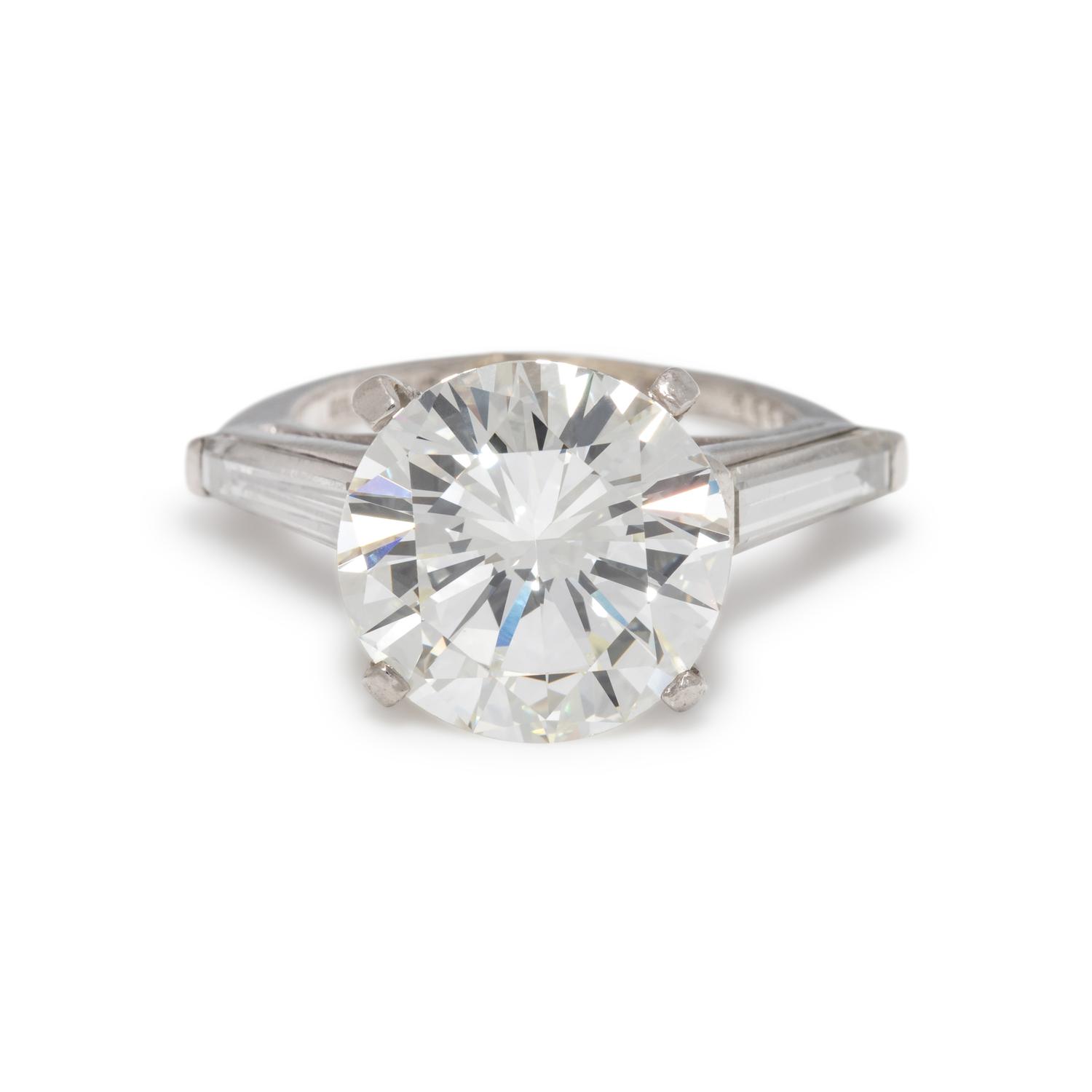 DIAMOND RING