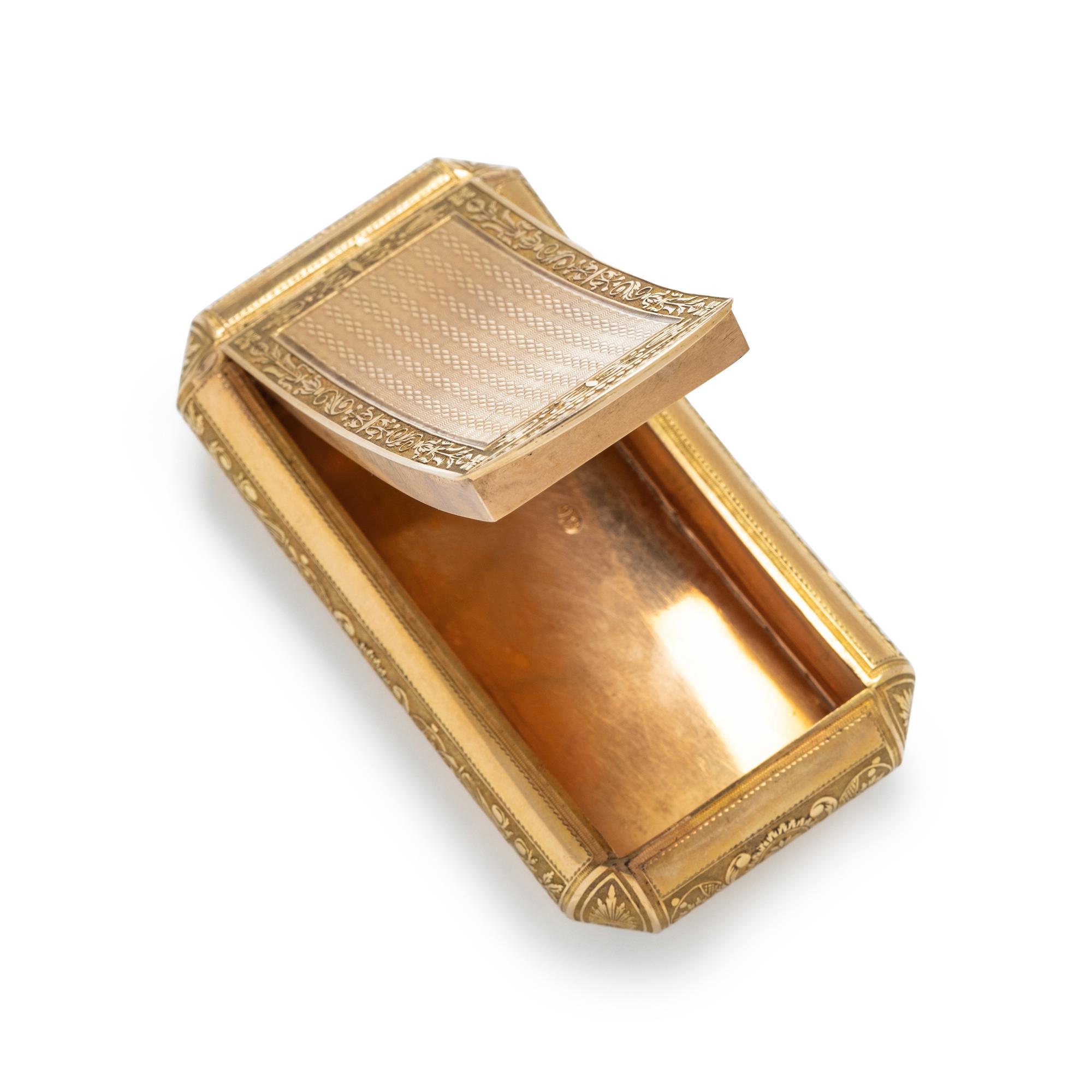 ANTIQUE, YELLOW GOLD COMPACT