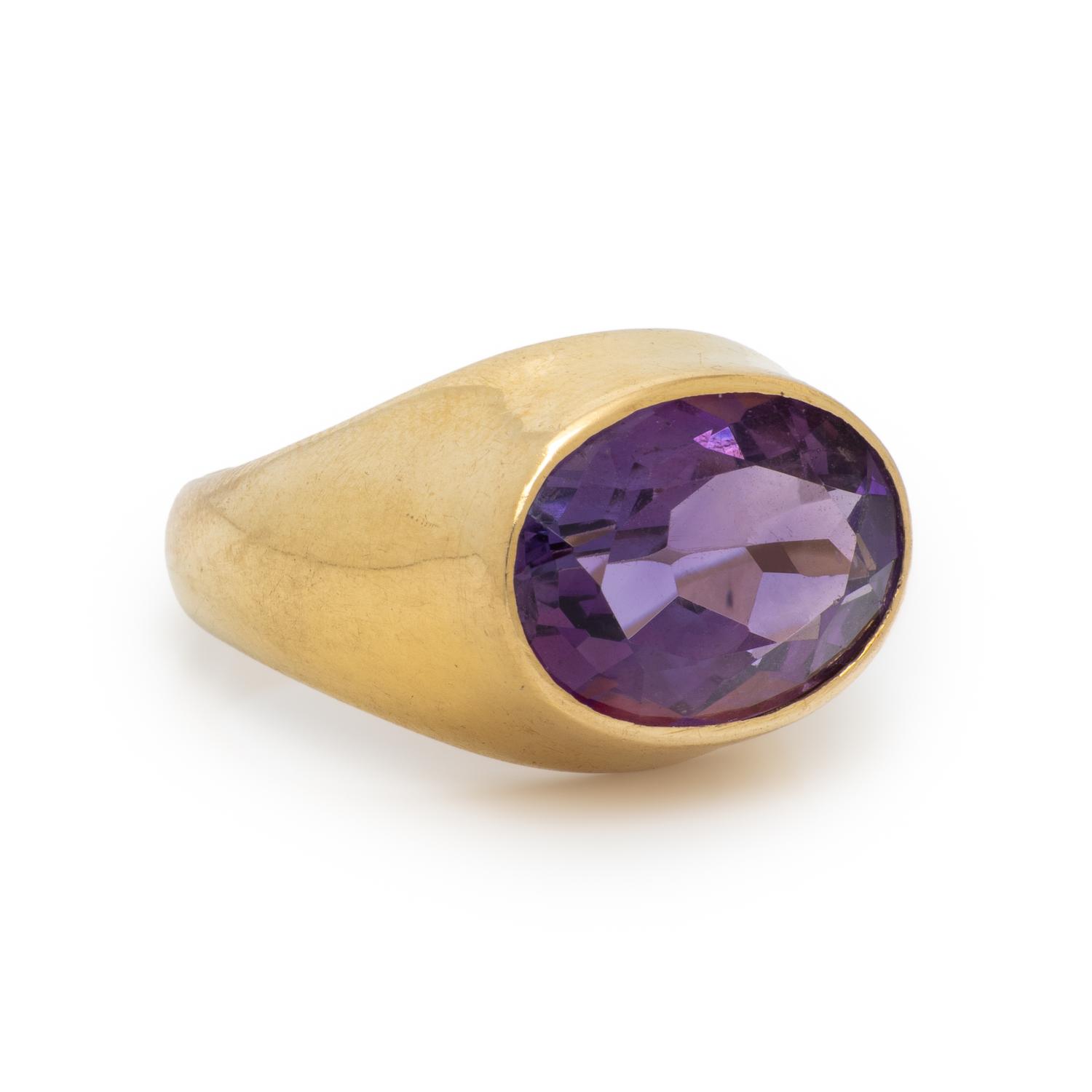 AMETHYST AND YELLOW GOLD RING