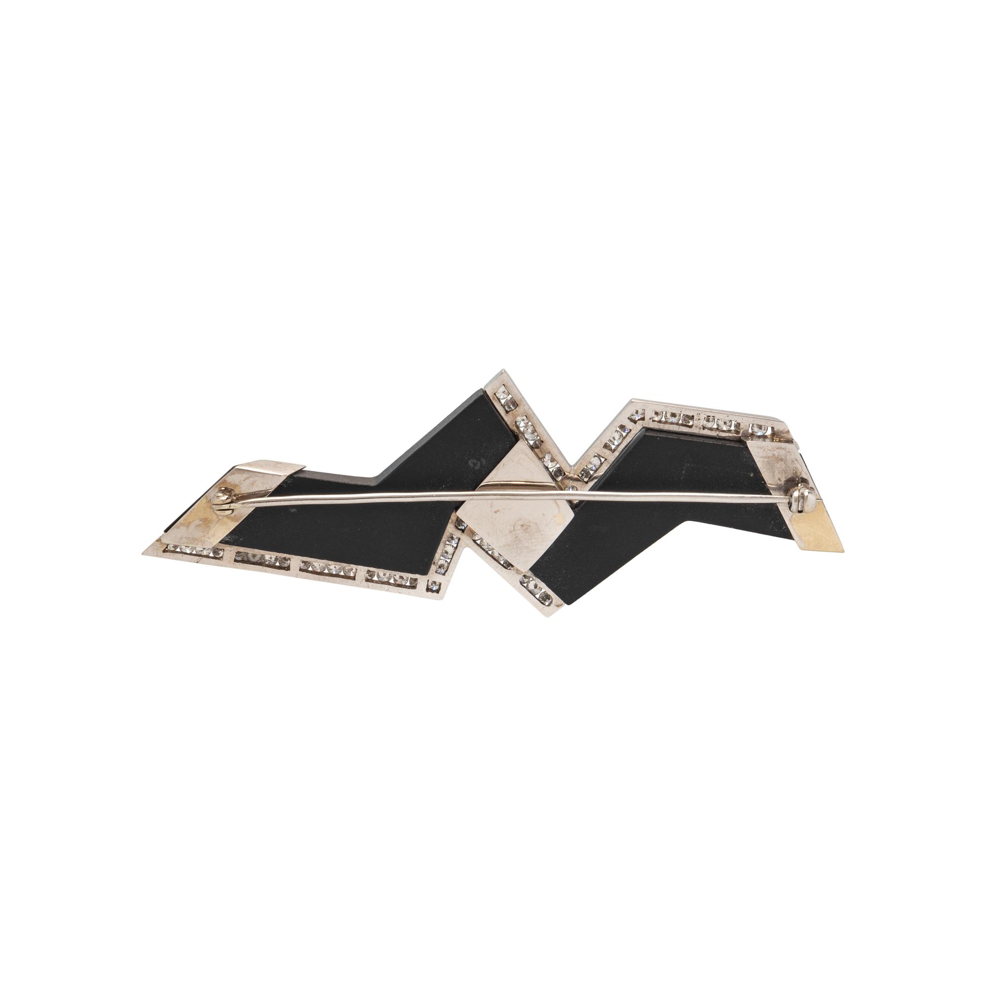 WHITE GOLD AND DIAMOND BROOCH