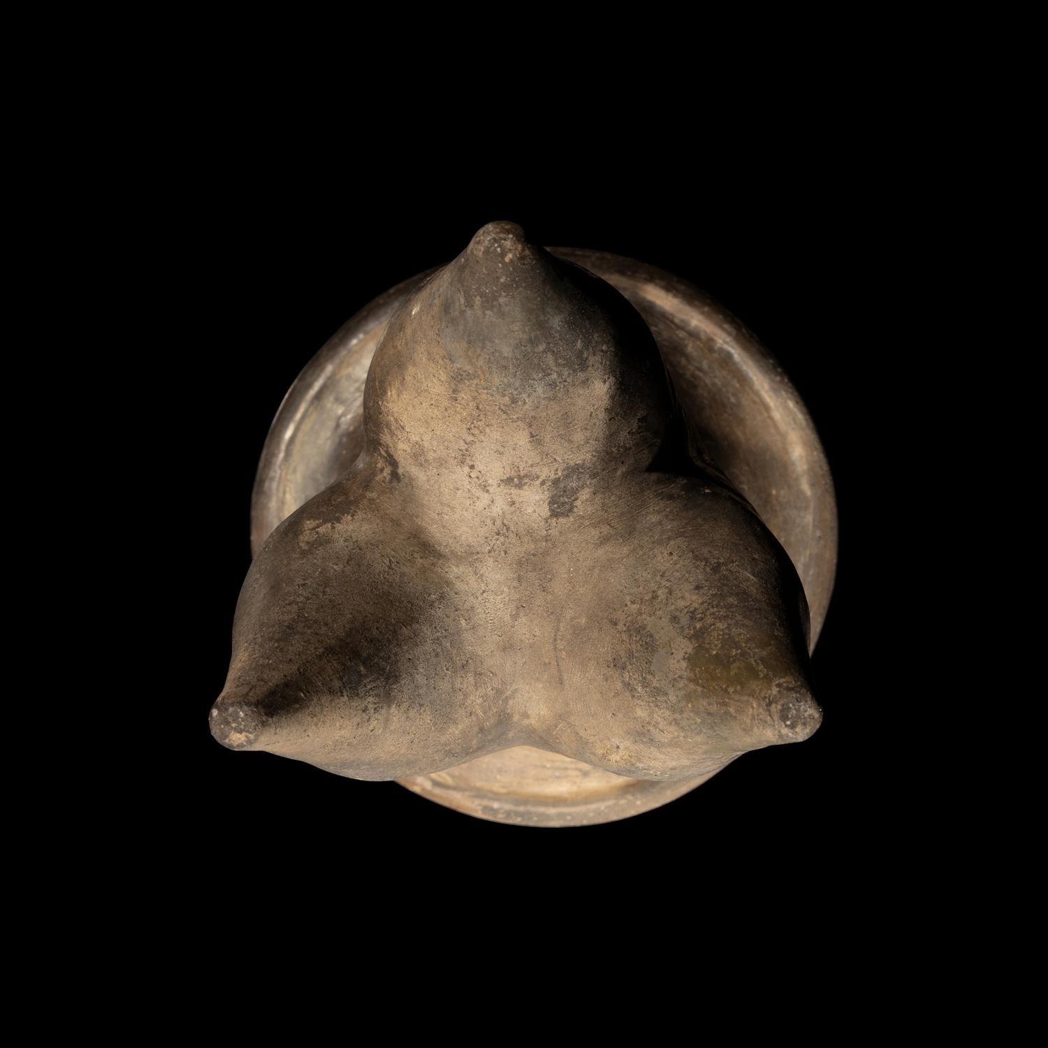 A Chinese Neolithic Pottery Tripod Vessel, Li , Xiajiadian Culture 夏家店下層文化 灰陶三足鬲