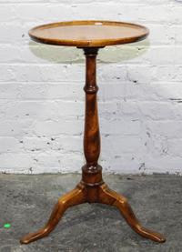 An American Maple Tripod Table Height 24 1/4 x diameter 14 1/2 inches. — 20TH CENTURY